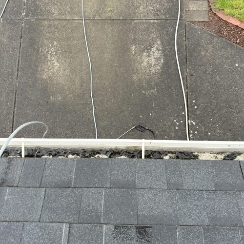 yacolt pressure washing roof gutter before